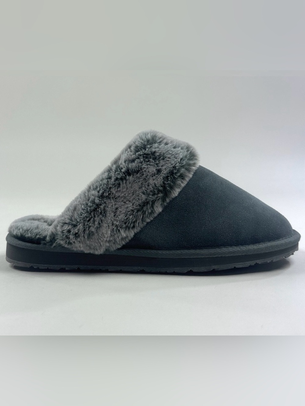 Clarks Suede Scuff Faux Fur Womens 6 Gray Plush Slippers Comfort LB0560-K1356